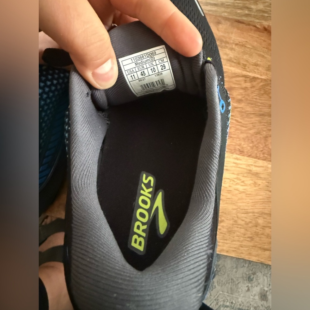 EUC Men’s Brooks Adrenaline GTS 22  - Size 11 Medium (D) - Picture 7 of 8